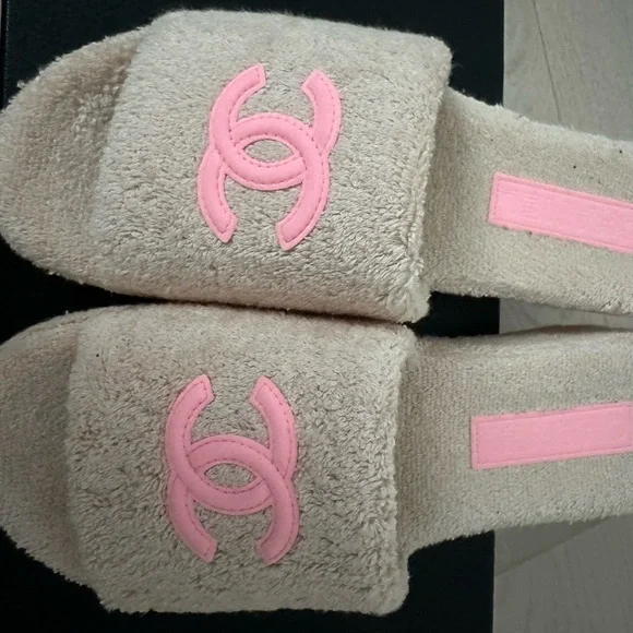 Chanel Blush and Pink Terrycloth Slides sz 41 - Picture 8 of 11